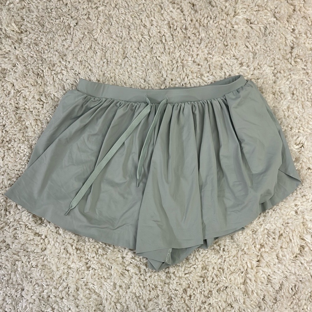 Gold Hinge Go-with-the-Flow Athletic Shorts